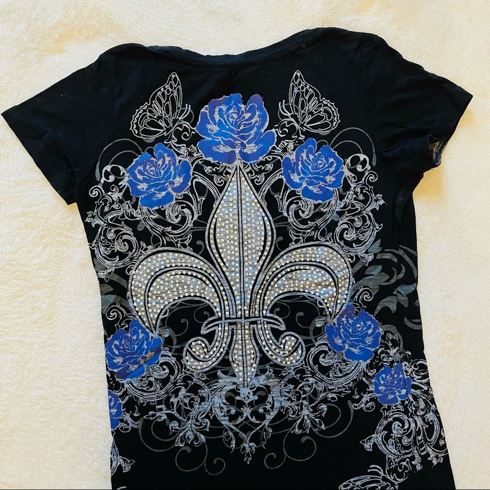 NEW V-neck T-shirt with studs